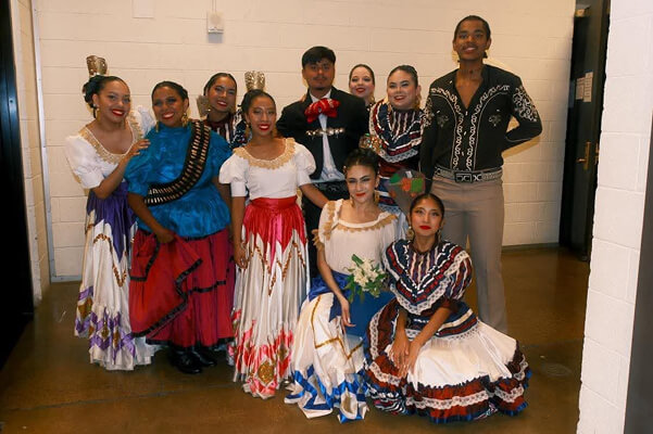 Tradiciones Dance